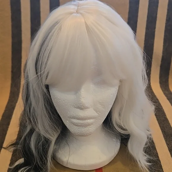 Cruella De VIL Black and White Hair Wig NWOT - Picture 3 of 7